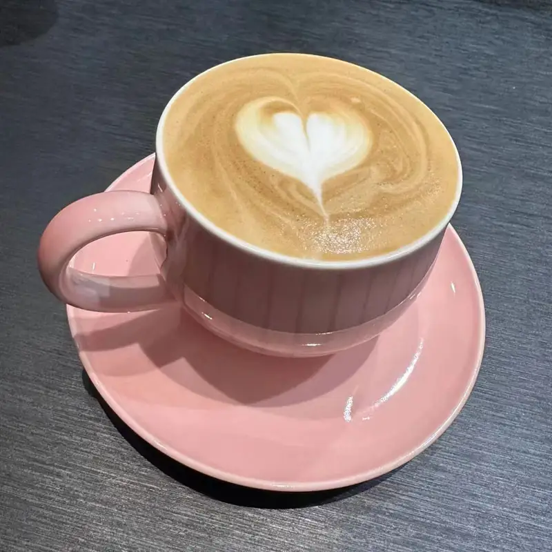 Com pot la crema no làctia per al cafè millorar la innovació moderna en begudes?